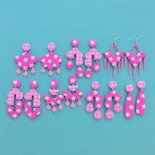 Load image into Gallery viewer, Pastel pink gingham floral print scalloped stud earrings